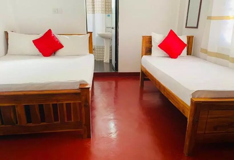 پانسیون Athena Guest House