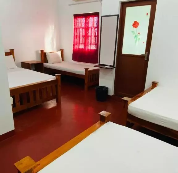 پانسیون Athena Guest House