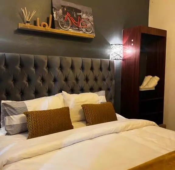 پانسیون Pebetzeluxuryairportlodge
