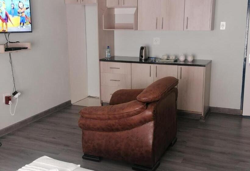 膳宿费 Shoeshoe Villa