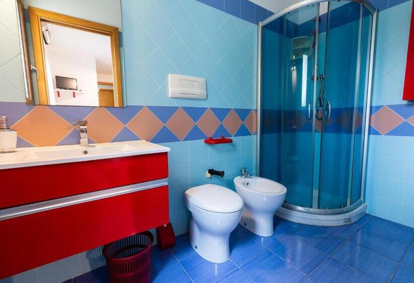 بنسيون Theo S Rooms