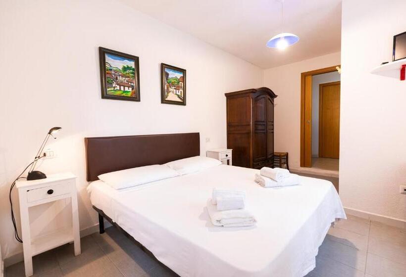 بنسيون Theo S Rooms