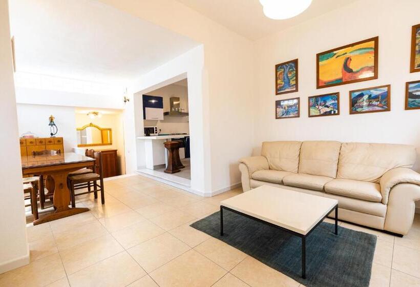 ペンション Theo S Rooms