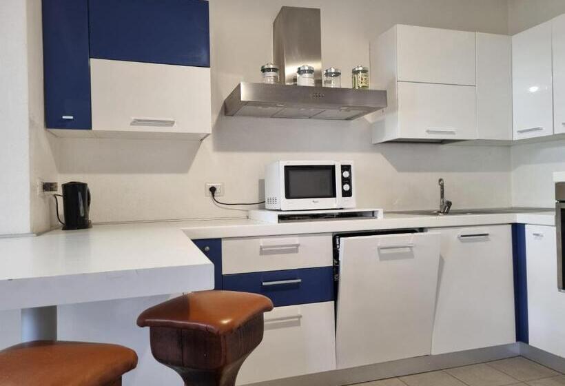 ペンション Theo S Rooms