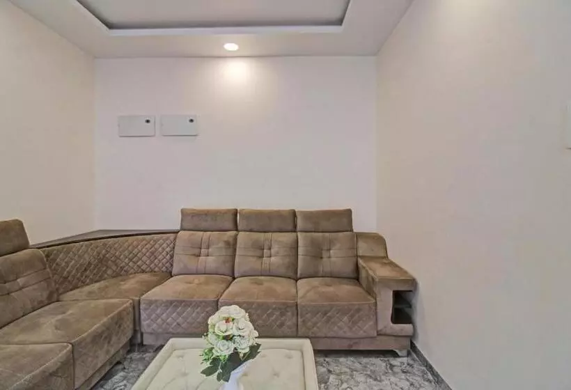 Fabhotel Paramount