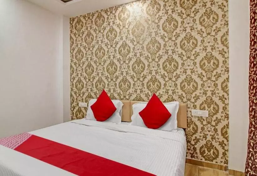 Fabhotel Paramount