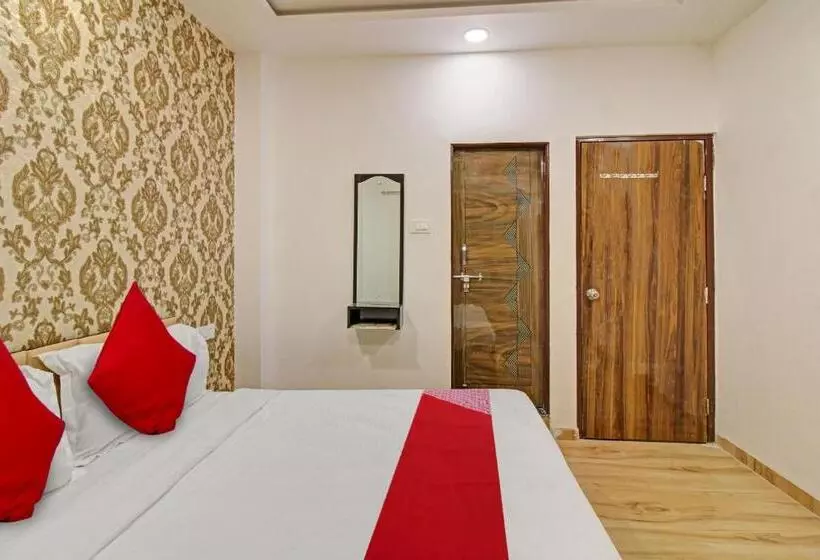 Fabhotel Paramount