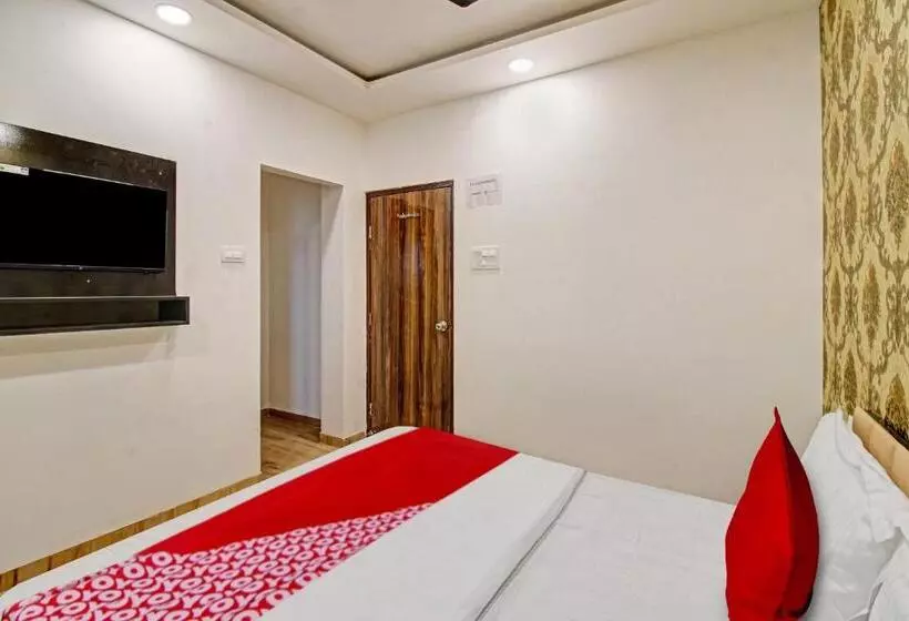 Fabhotel Paramount