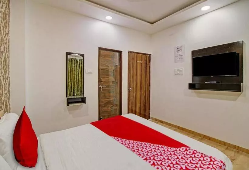 Fabhotel Paramount