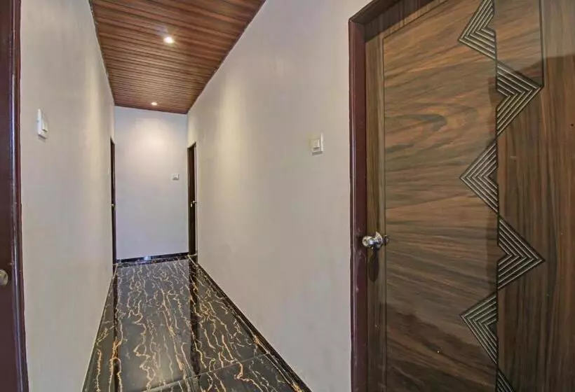 Fabhotel Paramount