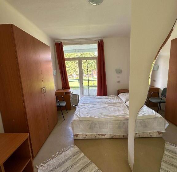 酒店 Lelle Beach Club