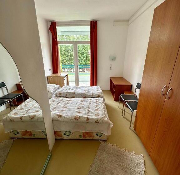 酒店 Lelle Beach Club