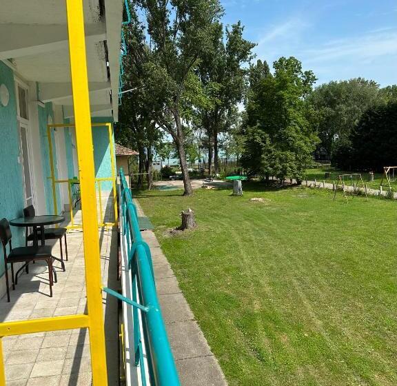 酒店 Lelle Beach Club