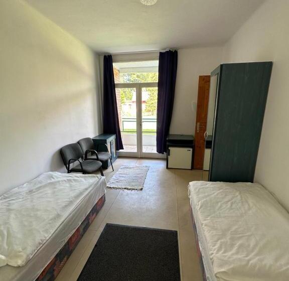 酒店 Lelle Beach Club