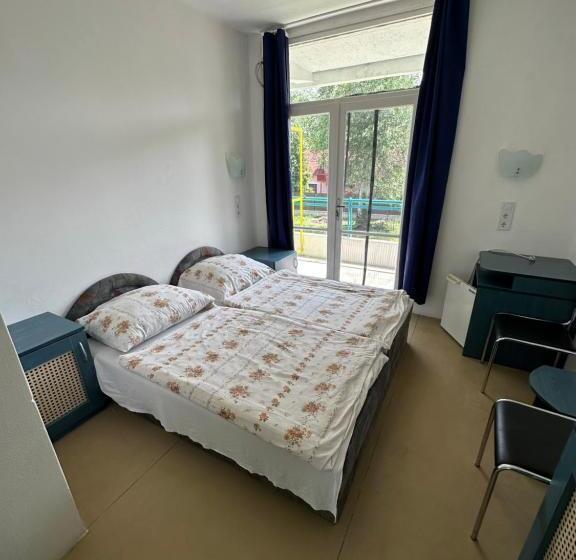 酒店 Lelle Beach Club