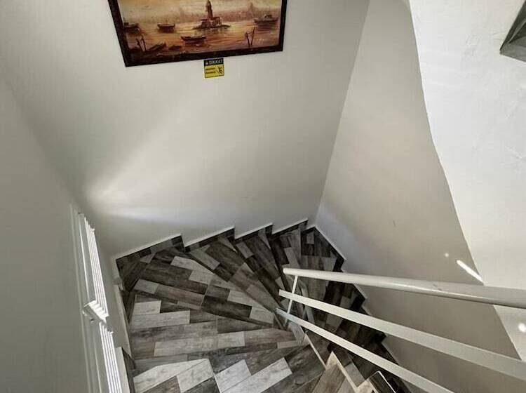 Bed and Breakfast Hadrian S Gate Family Hostel