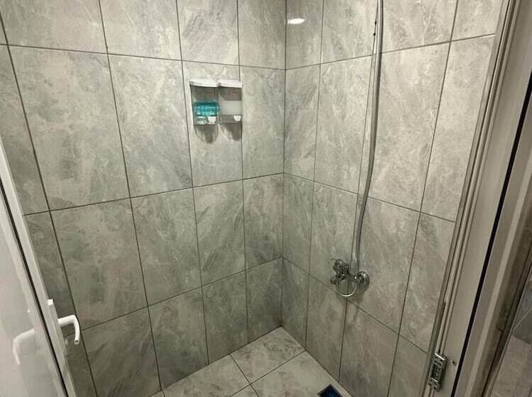 Bed and Breakfast Hadrian S Gate Family Hostel