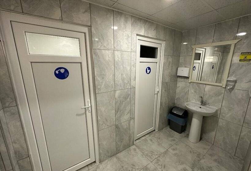 مبيت وإفطار Hadrian S Gate Family Hostel