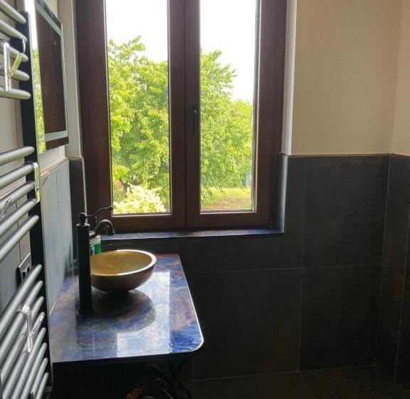 تختخواب و صبحانه Ozium