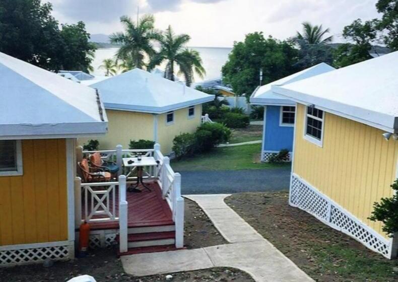 هتل Bungalows On The Bay