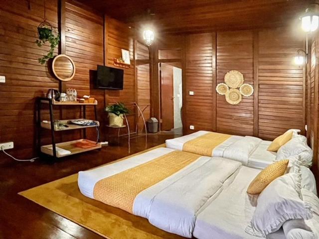 בית מלון כפרי Lazuardy Syariah Park And Villa