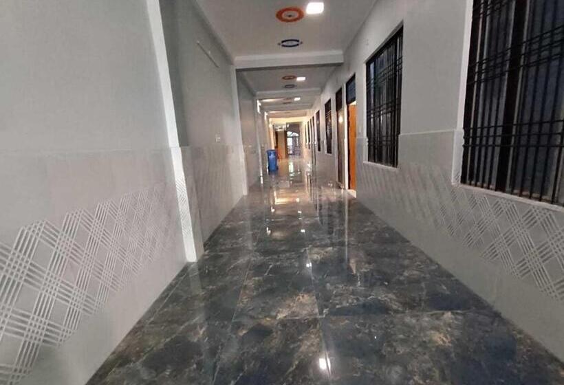 Hotelli Oyo Flagship Hari Castle