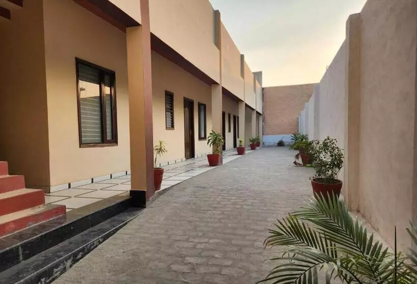 ホテル Panipat Town House