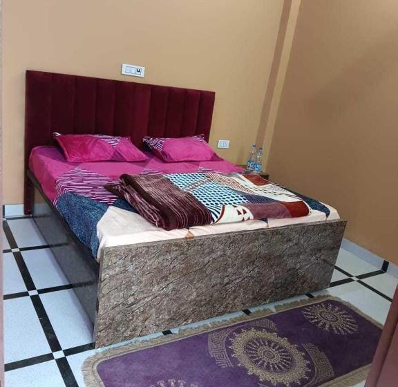 Отель Panipat Town House