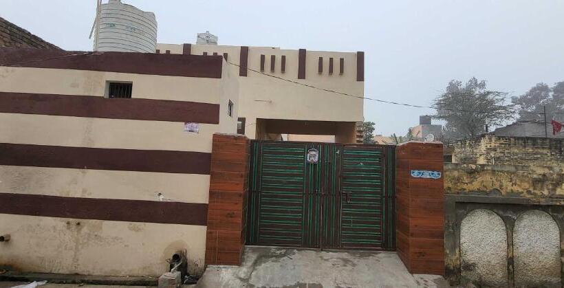 Отель Panipat Town House