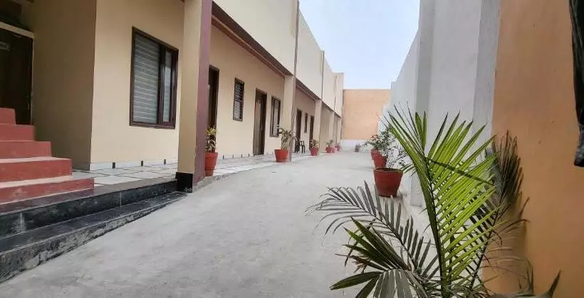 ホテル Panipat Town House