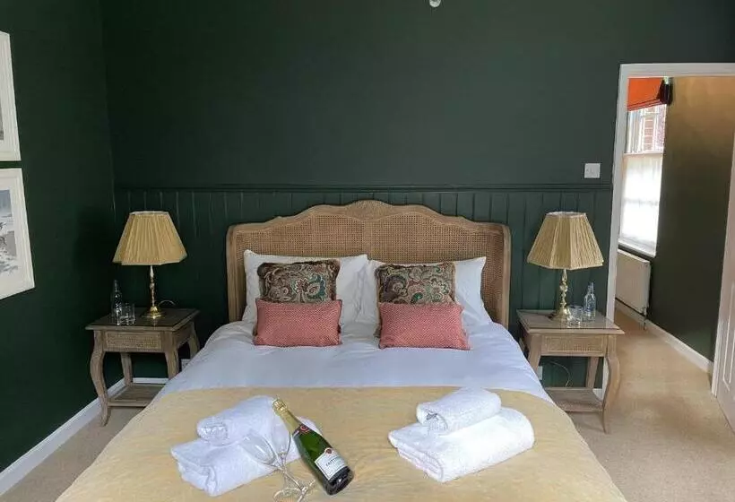 تختخواب و صبحانه The Lodge At Salhouse