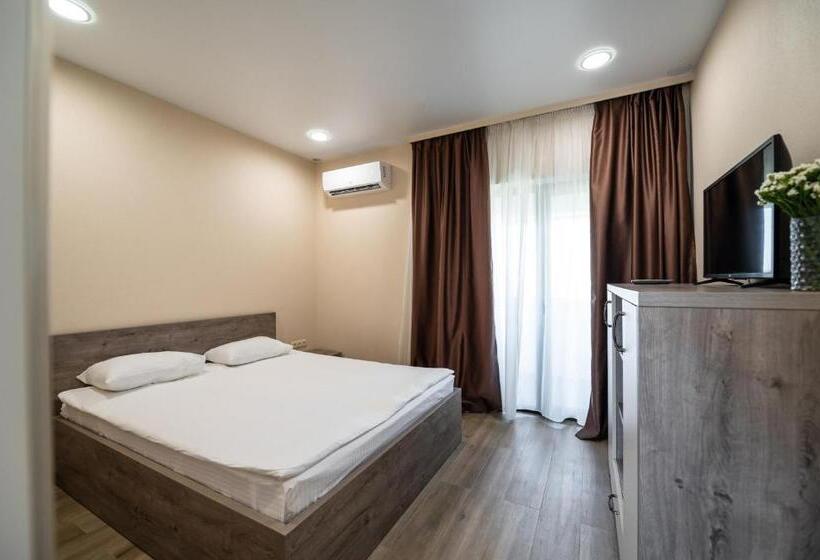 هتل Weekend Family