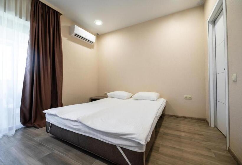 هتل Weekend Family