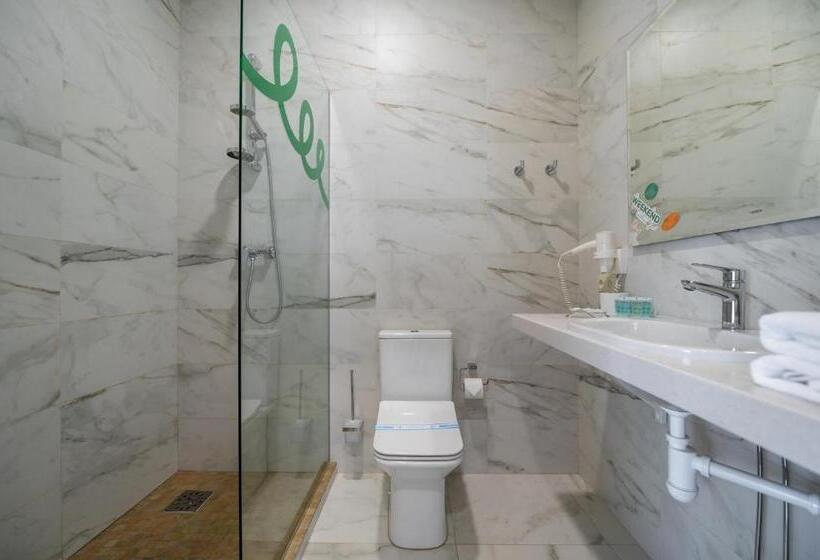 هتل Weekend Family