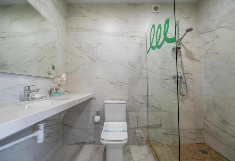 هتل Weekend Family