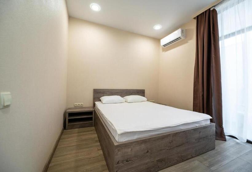 هتل Weekend Family