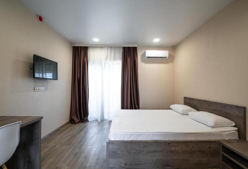 هتل Weekend Family