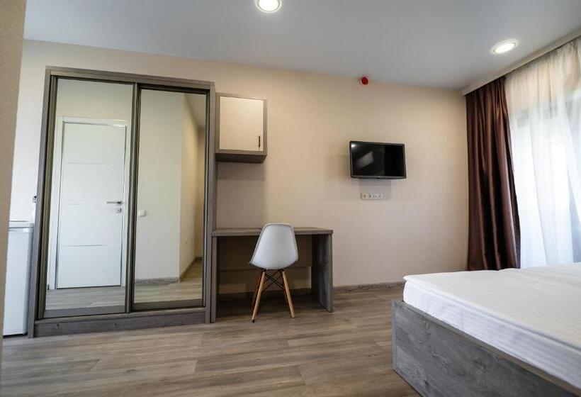 هتل Weekend Family