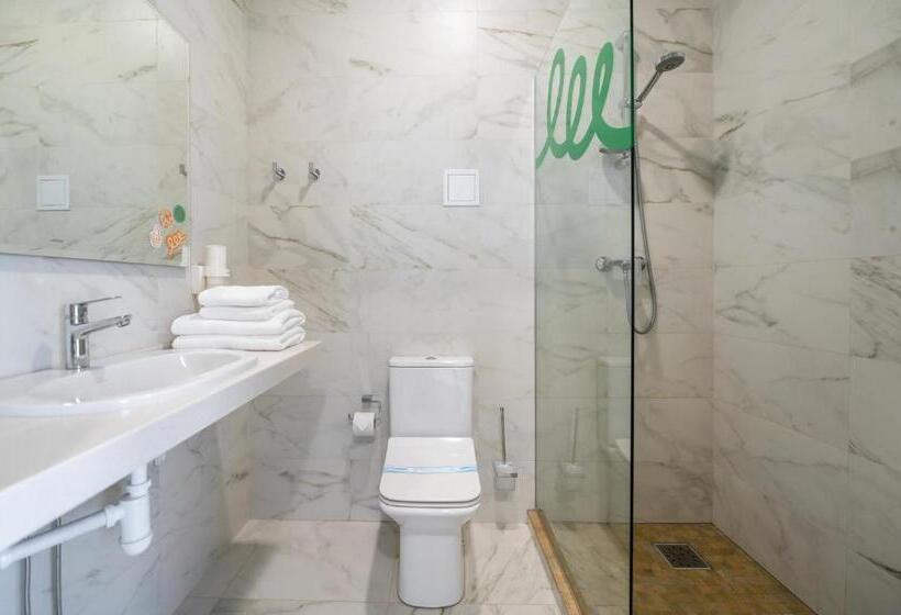 هتل Weekend Family