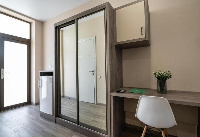 هتل Weekend Family