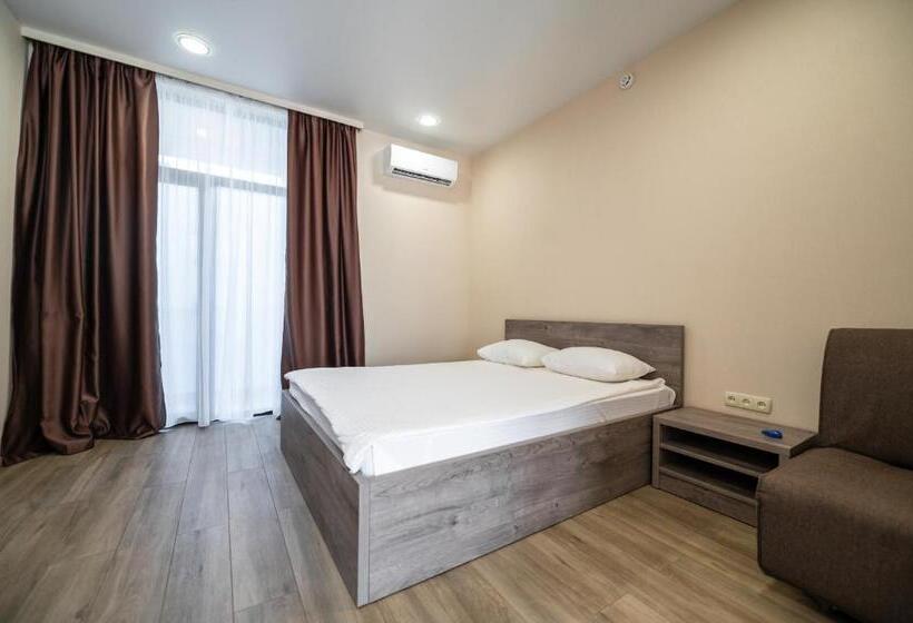 هتل Weekend Family