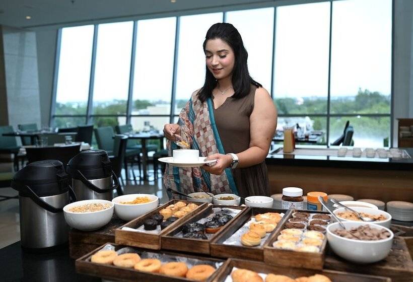 هتل Fairfield By Marriott Agra