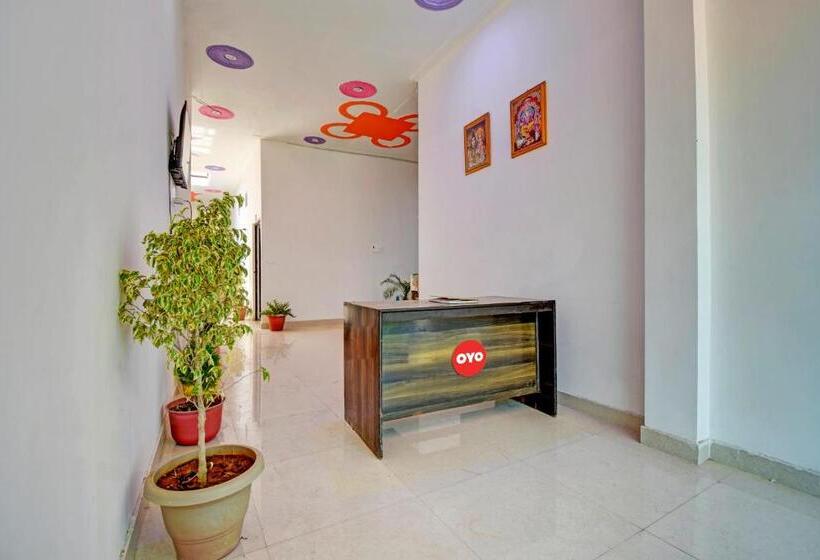 בית מלון כפרי Oyo Flagship Highway Suites