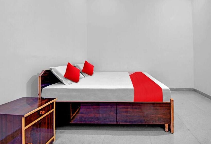 בית מלון כפרי Oyo Flagship Highway Suites