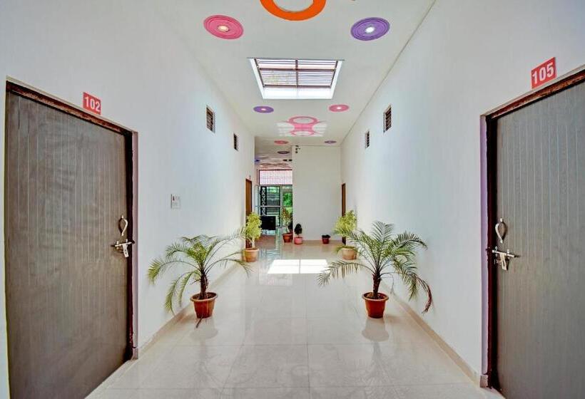 בית מלון כפרי Oyo Flagship Highway Suites