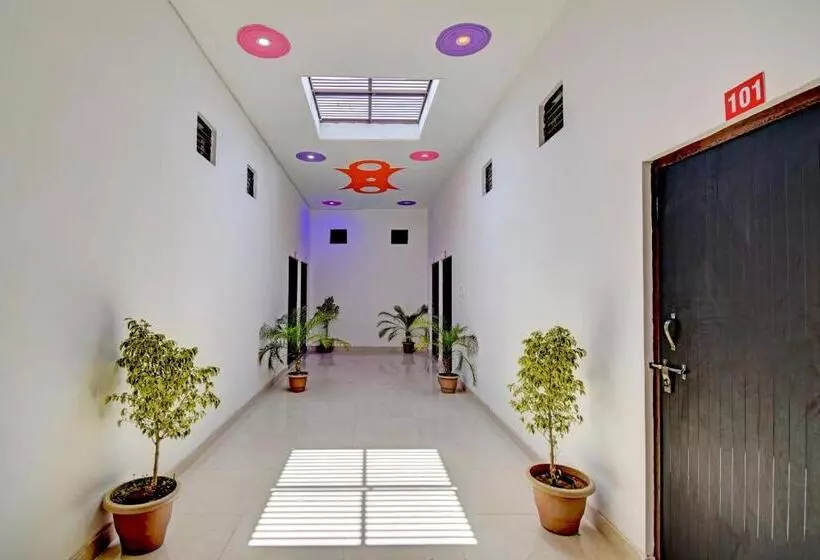 Hotelli Oyo Flagship Highway Suites