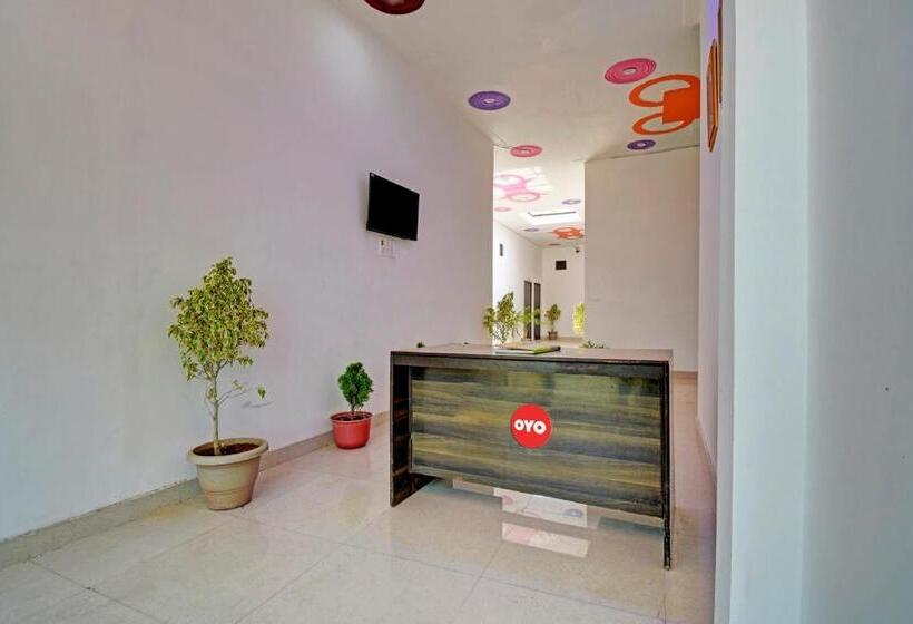 בית מלון כפרי Oyo Flagship Highway Suites