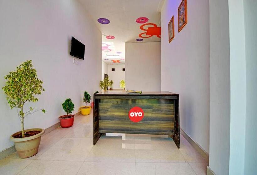 בית מלון כפרי Oyo Flagship Highway Suites