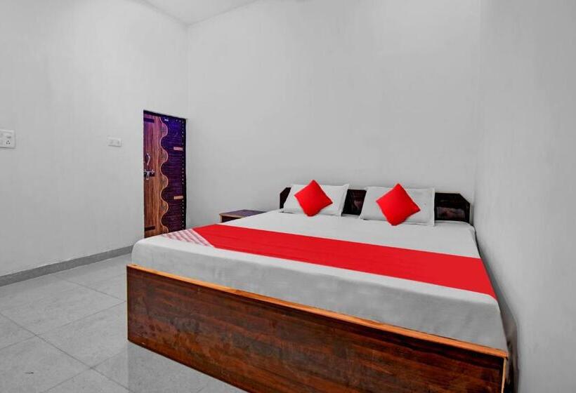 בית מלון כפרי Oyo Flagship Highway Suites