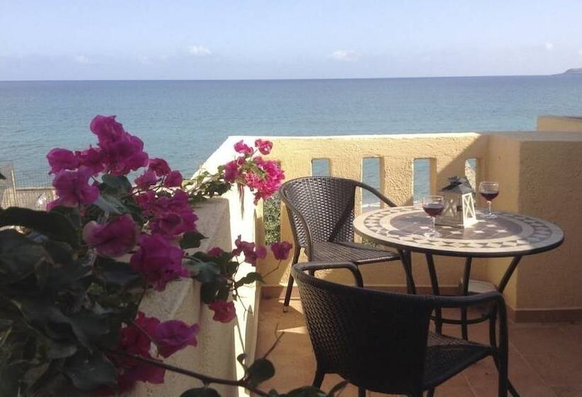 Asterias Studios & Apartments